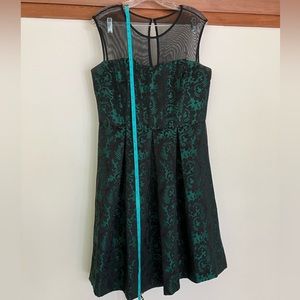 Studio One Fit&Flare Dress with mesh shoulders Size 12, Black & Green